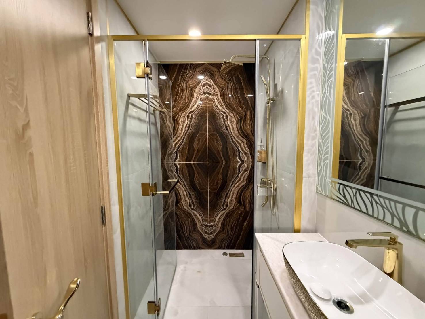 For sale: High Floor, Stunning Sea View, Fully Furnished