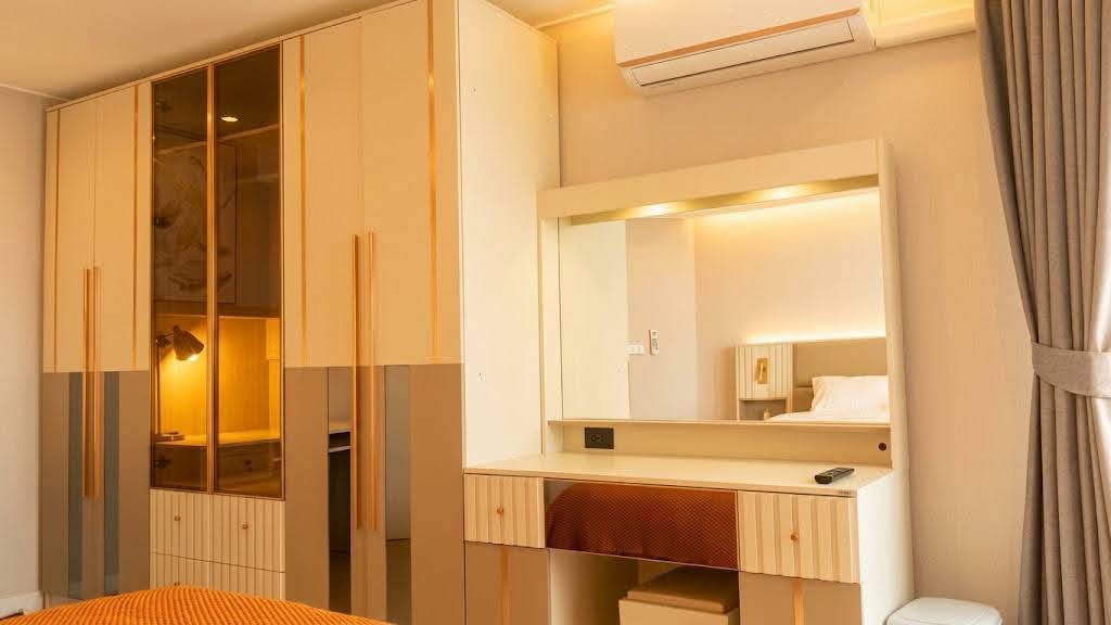 Продаётся: просторная квартира 135 кв.м., высокий этаж, потрясающий вид на море и горы