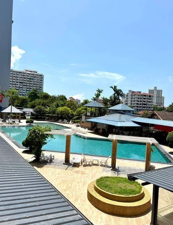 For sale : Great Value! Modern 1 Bed with Pool View & Appliances