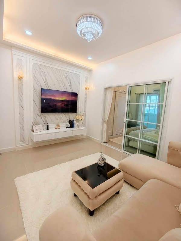 For sale : Great Value! Modern 1 Bed with Pool View & Appliances