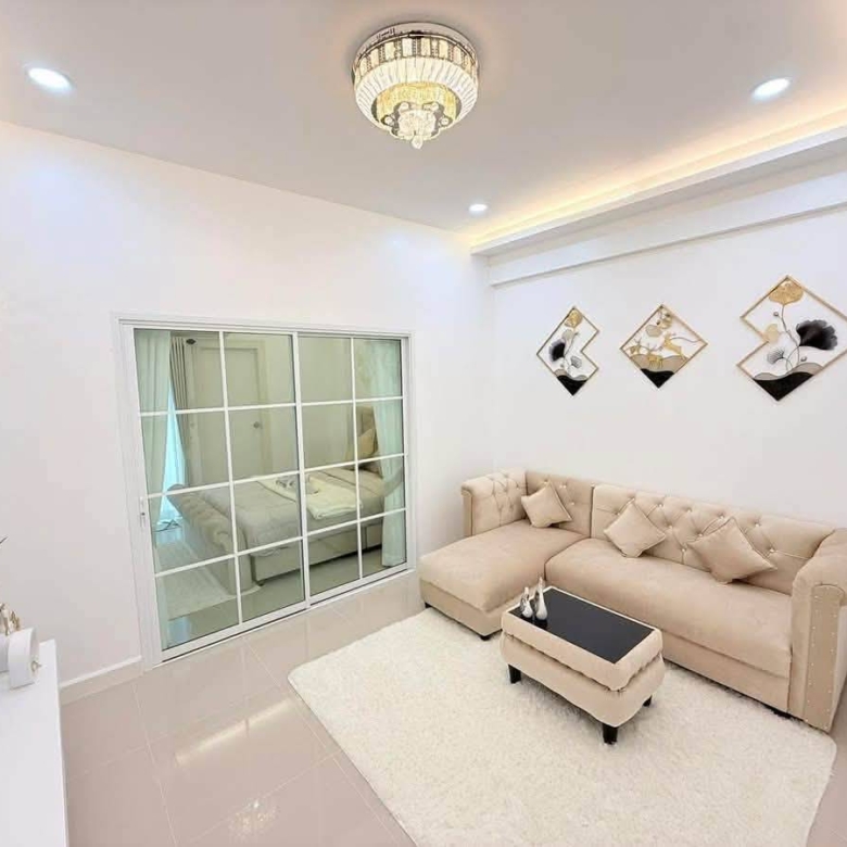 For sale : Great Value! Modern 1 Bed with Pool View & Appliances