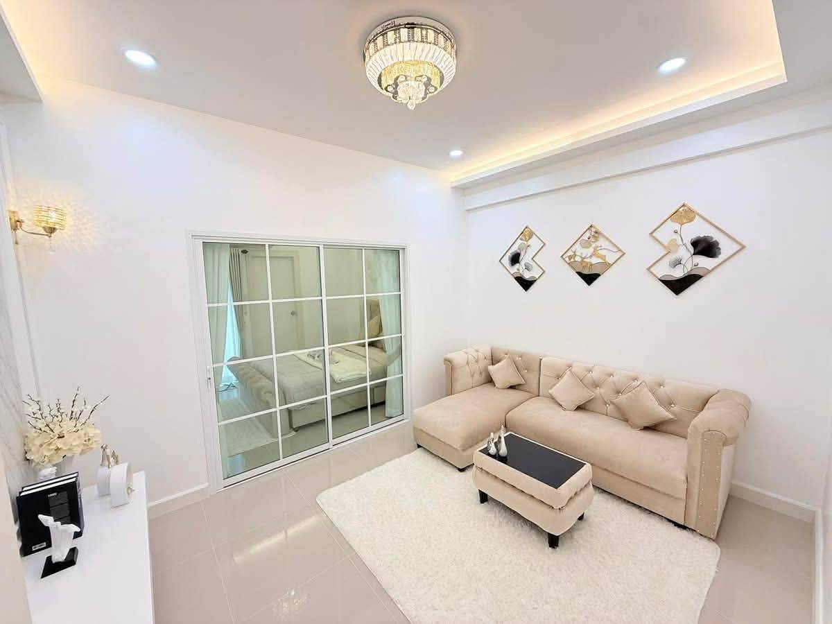 For sale : Great Value! Modern 1 Bed with Pool View & Appliances
