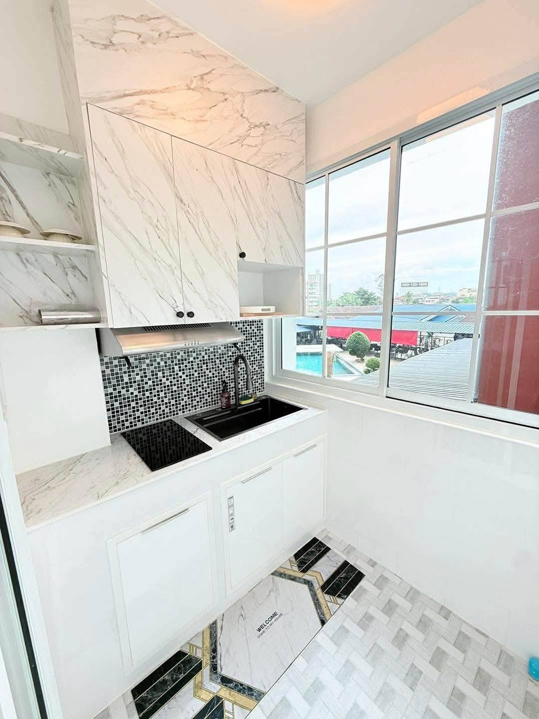For sale : Great Value! Modern 1 Bed with Pool View & Appliances