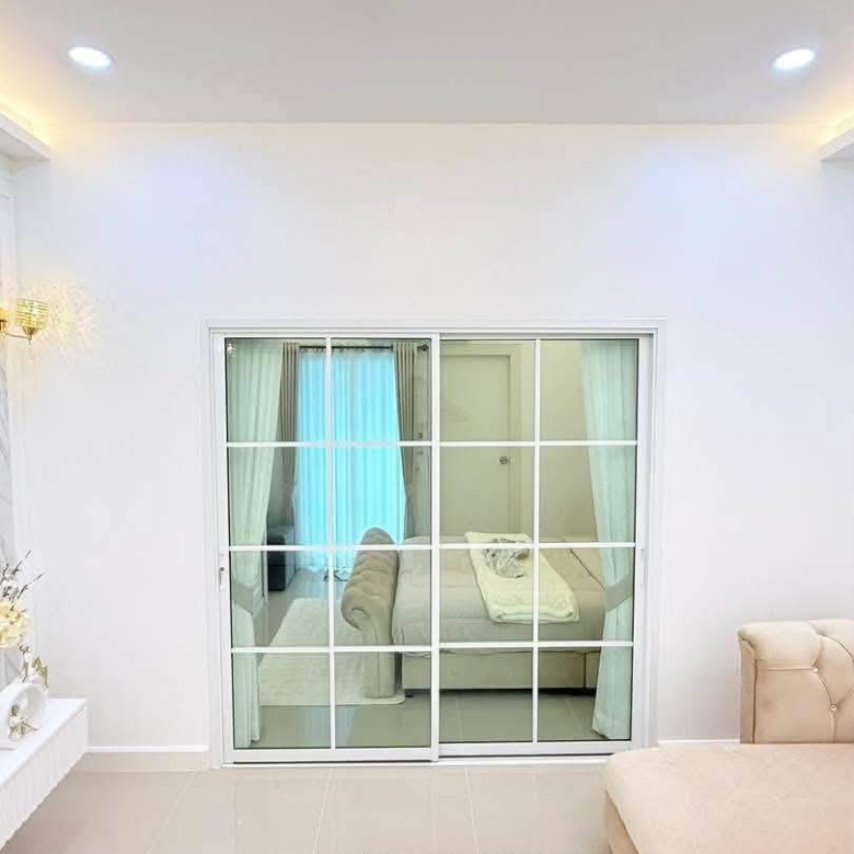 For sale : Great Value! Modern 1 Bed with Pool View & Appliances