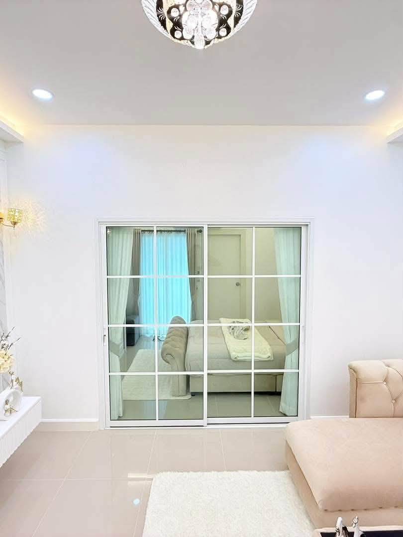 For sale : Great Value! Modern 1 Bed with Pool View & Appliances