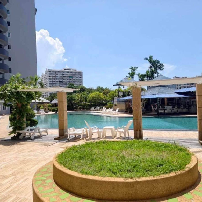 For sale : Great Value! Modern 1 Bed with Pool View & Appliances