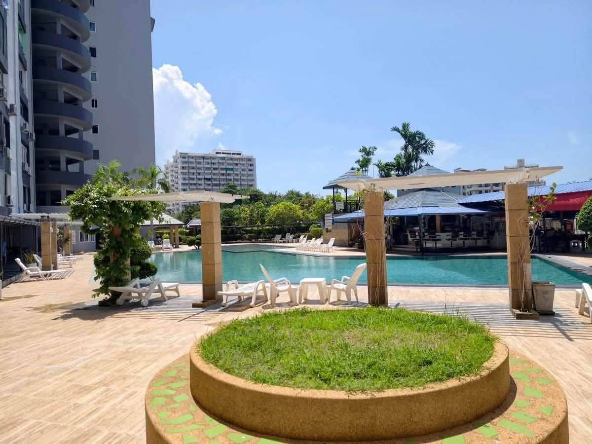 For sale : Great Value! Modern 1 Bed with Pool View & Appliances