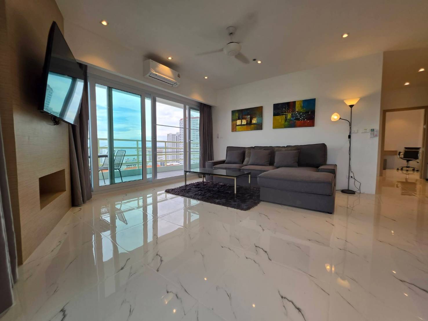 570530_0 For Rent : Huge Space 143 Sq.m., High Floor (17th), Stunning Sea View