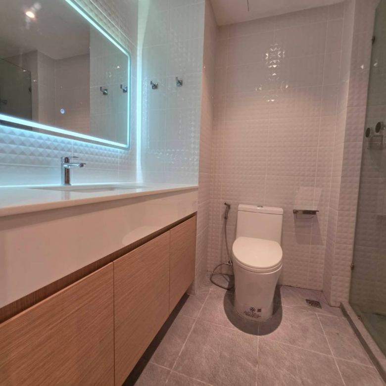 For Rent : Huge Space 143 Sq.m., High Floor (17th), Stunning Sea View