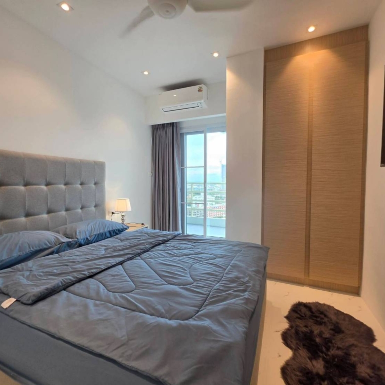 For Rent : Huge Space 143 Sq.m., High Floor (17th), Stunning Sea View