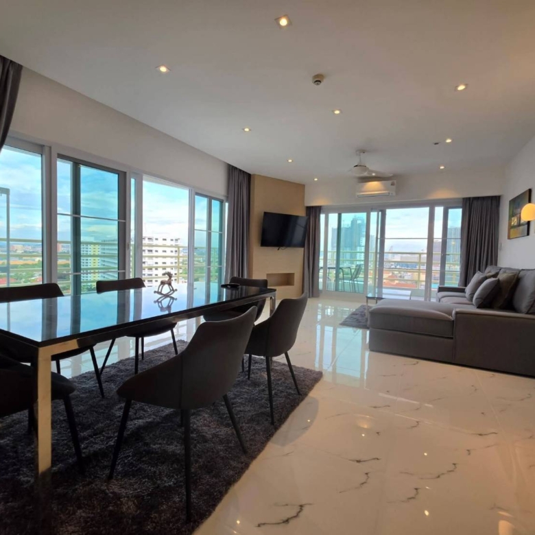 For Rent : Huge Space 143 Sq.m., High Floor (17th), Stunning Sea View
