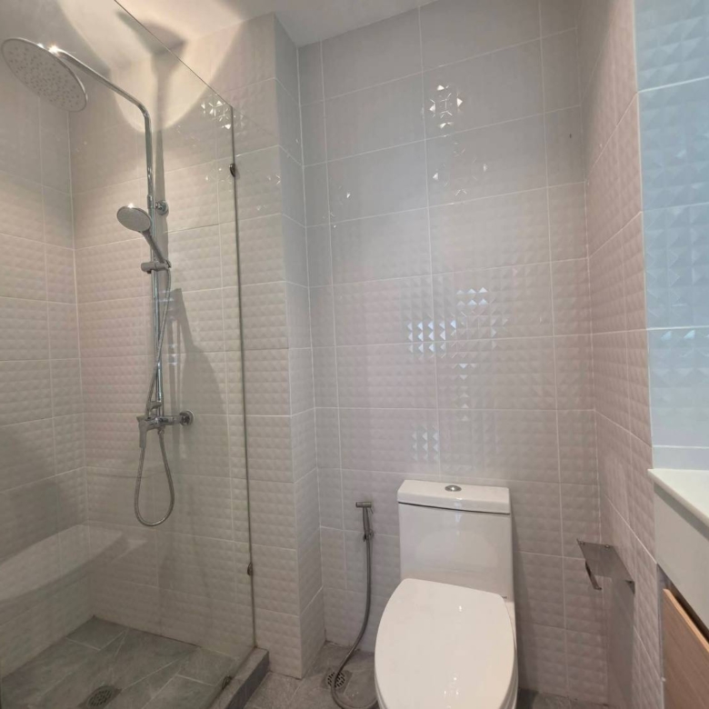 For Rent : Huge Space 143 Sq.m., High Floor (17th), Stunning Sea View