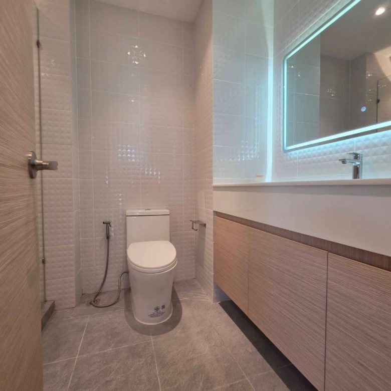 For Rent : Huge Space 143 Sq.m., High Floor (17th), Stunning Sea View