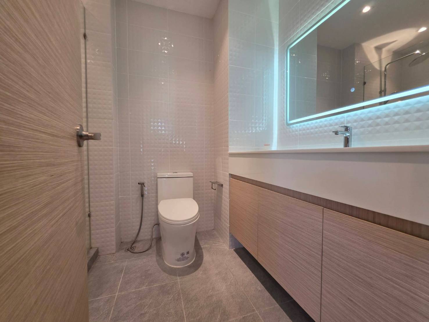 For Rent : Huge Space 143 Sq.m., High Floor (17th), Stunning Sea View