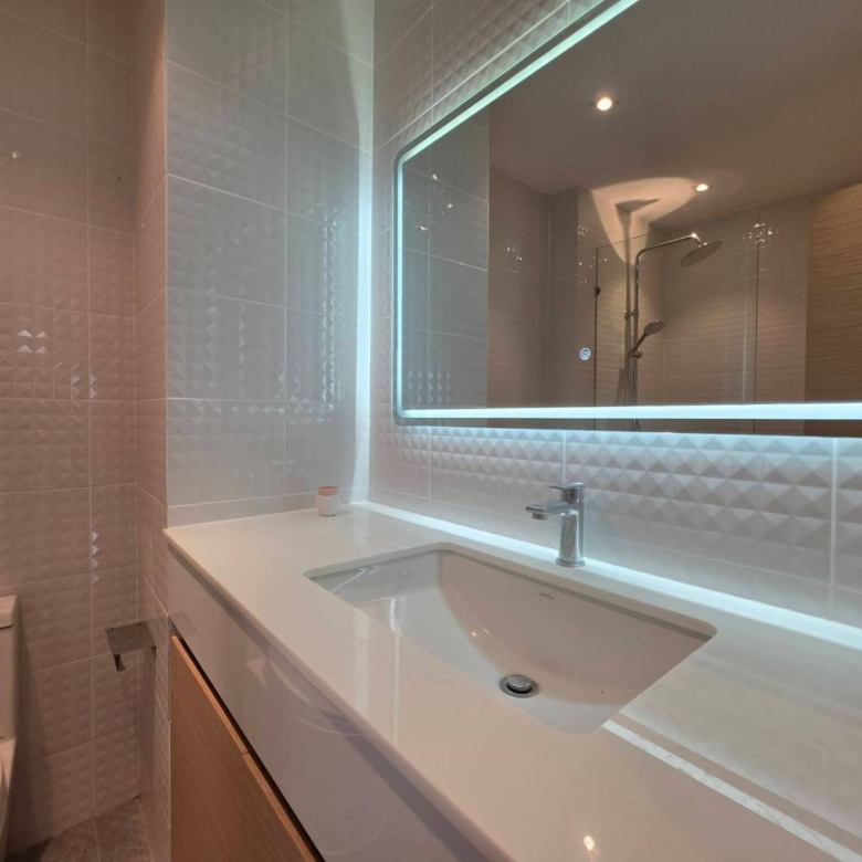 For Rent : Huge Space 143 Sq.m., High Floor (17th), Stunning Sea View