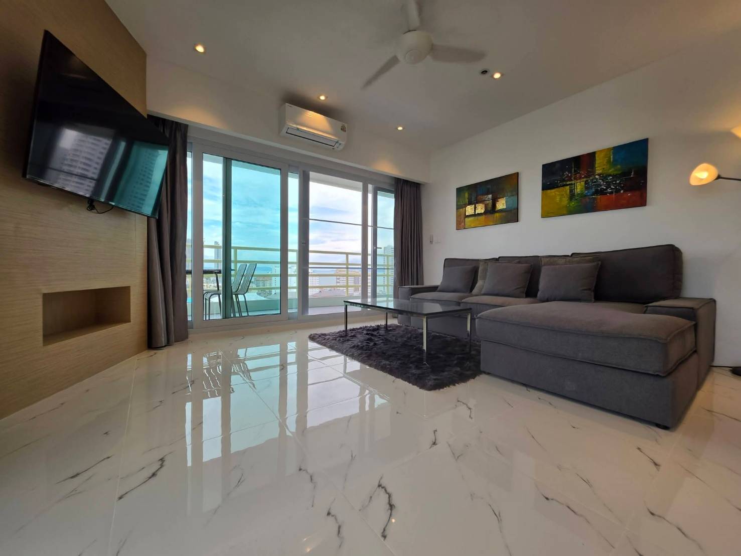 For Rent : Huge Space 143 Sq.m., High Floor (17th), Stunning Sea View