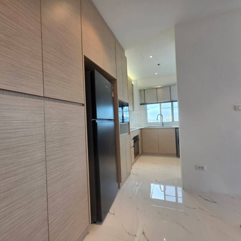 For Rent : Huge Space 143 Sq.m., High Floor (17th), Stunning Sea View