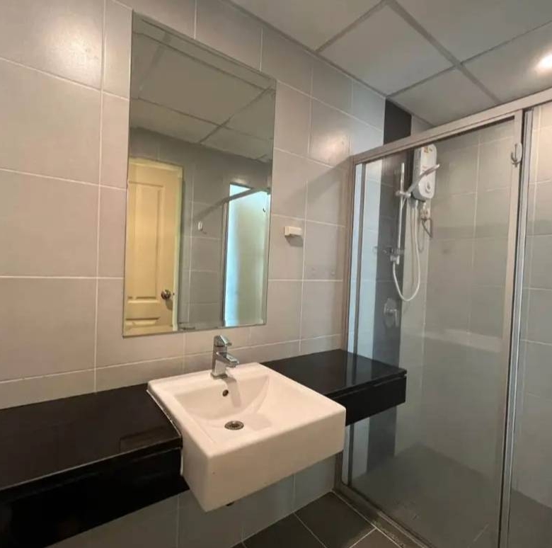For sale : High Floor (18th), Stunning Sea View & Fully Furnished