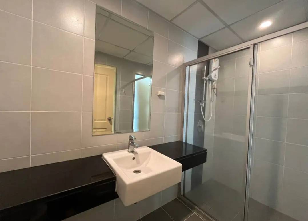 For sale : High Floor (18th), Stunning Sea View & Fully Furnished