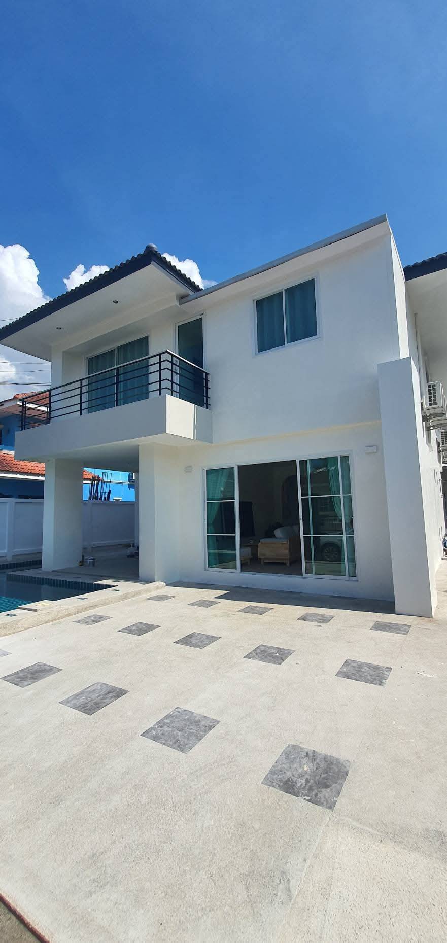 573221_0 For sale : Best Price! 12.9M Baht, Huge Space (82 Sq.w.) with 6 Bedrooms & Large Recreation Room
