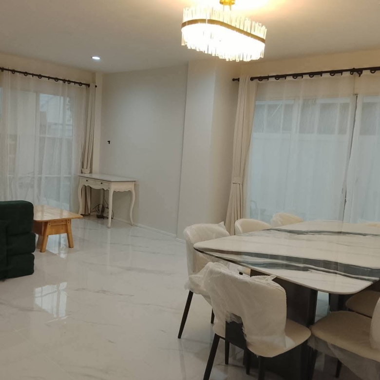 For sale : Best Price! 12.9M Baht, Huge Space (82 Sq.w.) with 6 Bedrooms & Large Recreation Room