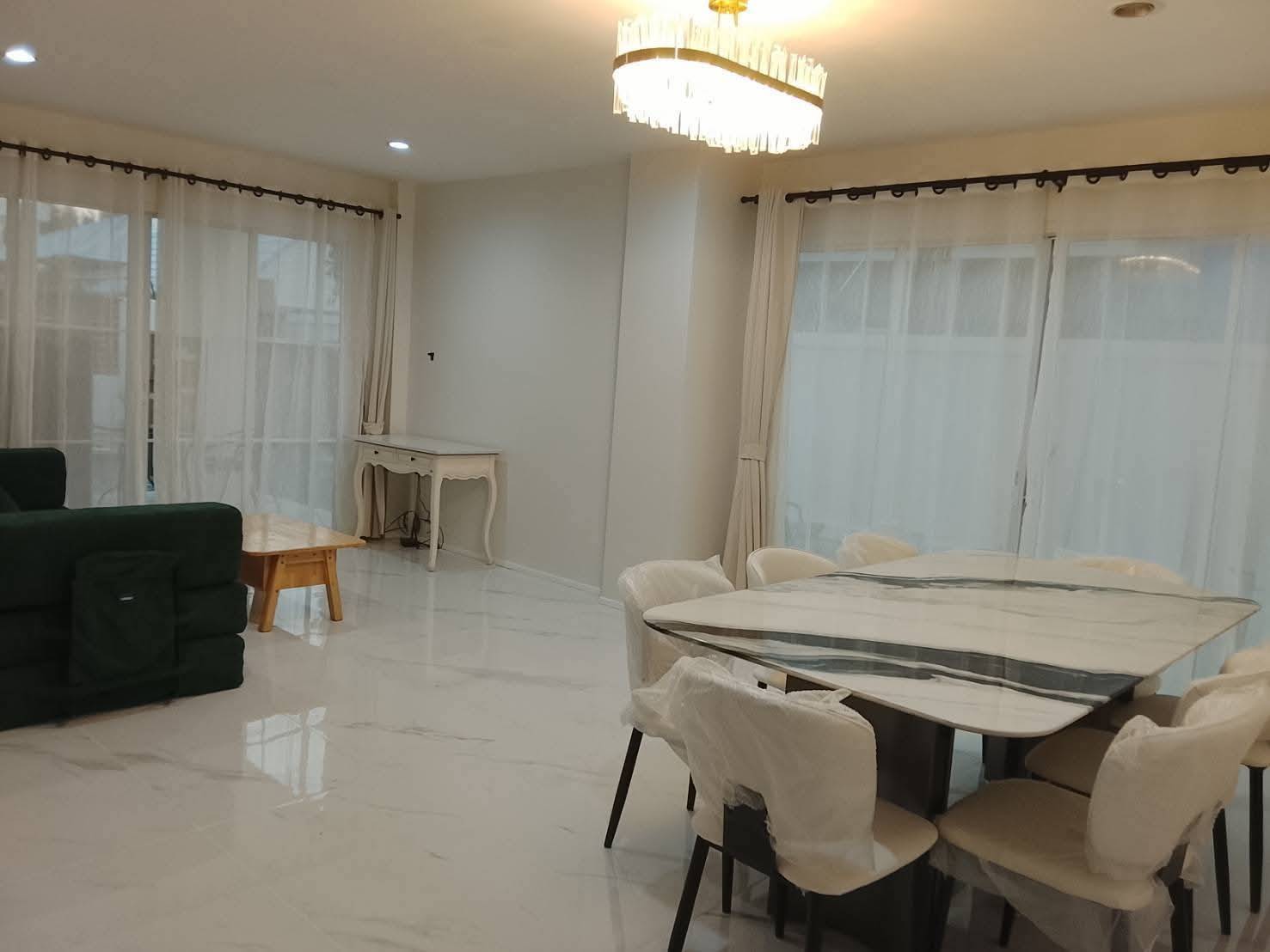 For sale : Best Price! 12.9M Baht, Huge Space (82 Sq.w.) with 6 Bedrooms & Large Recreation Room