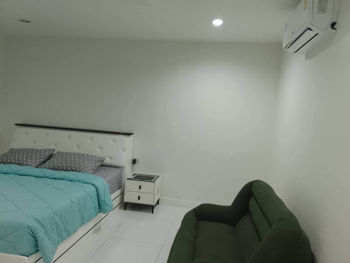 For sale : Best Price! 12.9M Baht, Huge Space (82 Sq.w.) with 6 Bedrooms & Large Recreation Room
