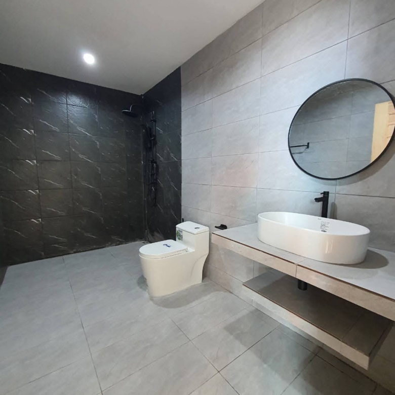For sale : Best Price! 12.9M Baht, Huge Space (82 Sq.w.) with 6 Bedrooms & Large Recreation Room
