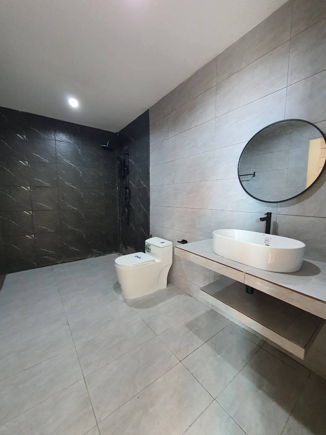 For sale : Best Price! 12.9M Baht, Huge Space (82 Sq.w.) with 6 Bedrooms & Large Recreation Room