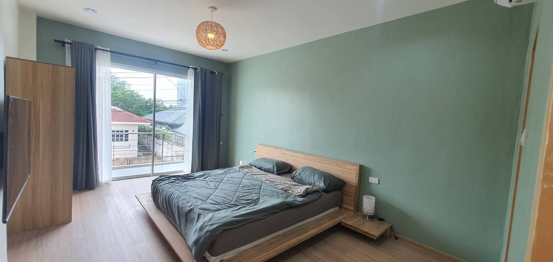 For sale : Best Price! 12.9M Baht, Huge Space (82 Sq.w.) with 6 Bedrooms & Large Recreation Room