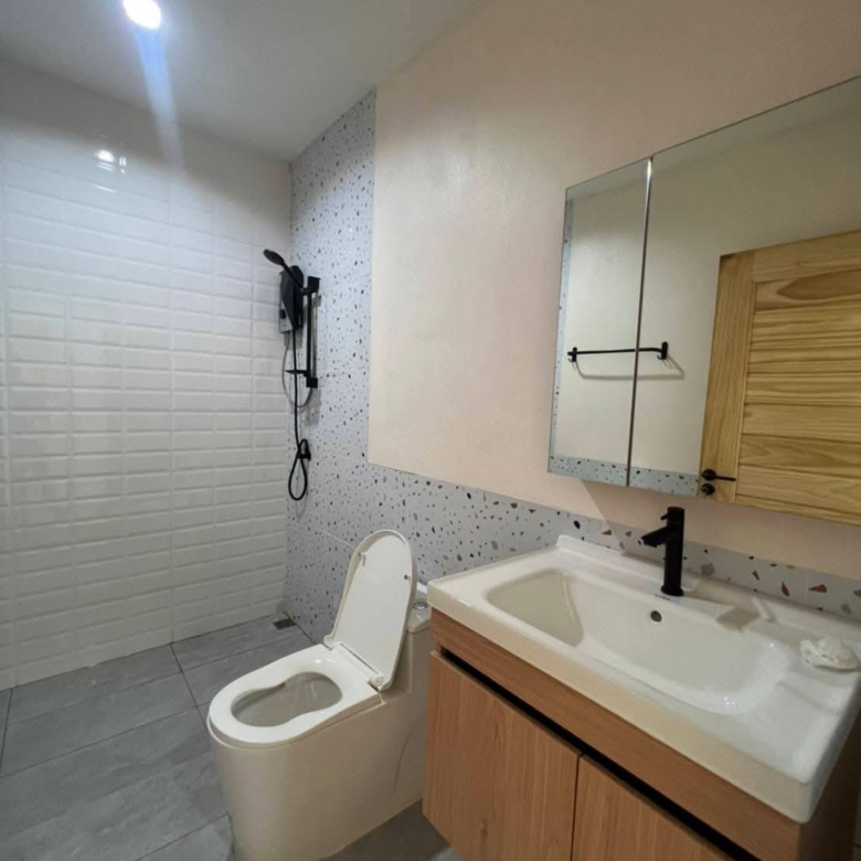 For sale : Best Price! 12.9M Baht, Huge Space (82 Sq.w.) with 6 Bedrooms & Large Recreation Room