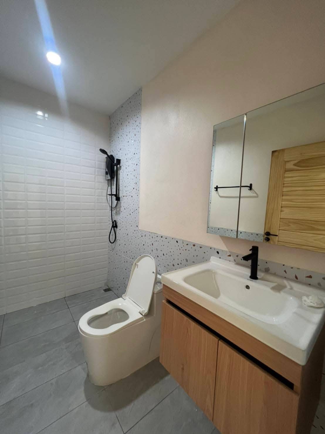 For sale : Best Price! 12.9M Baht, Huge Space (82 Sq.w.) with 6 Bedrooms & Large Recreation Room