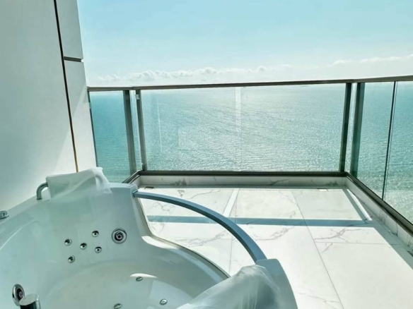 For Rent : Beautiful high-floor unit with sea view, fully furnished and ready to move in