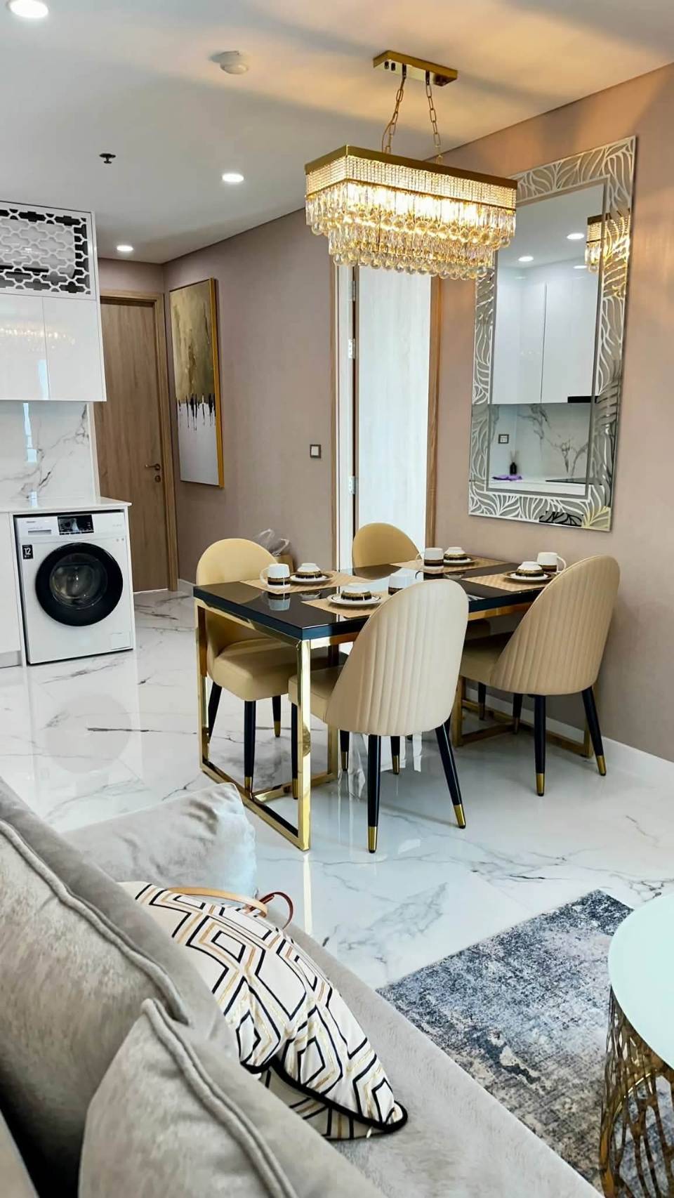 For Rent : Beautiful high-floor unit with sea view, fully furnished and ready to move in