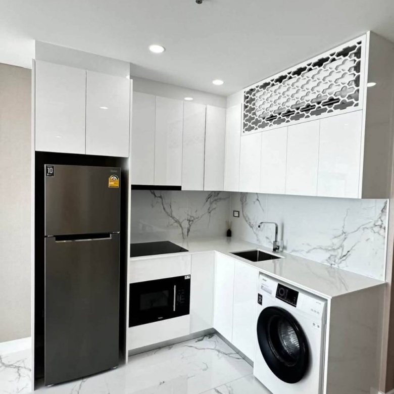 For Rent : Beautiful high-floor unit with sea view, fully furnished and ready to move in