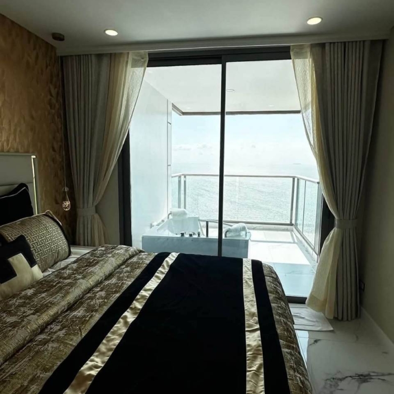 For Rent : Beautiful high-floor unit with sea view, fully furnished and ready to move in