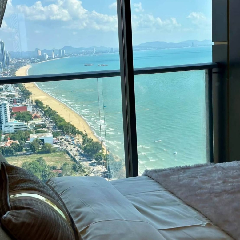 For Rent : Beautiful high-floor unit with sea view, fully furnished and ready to move in