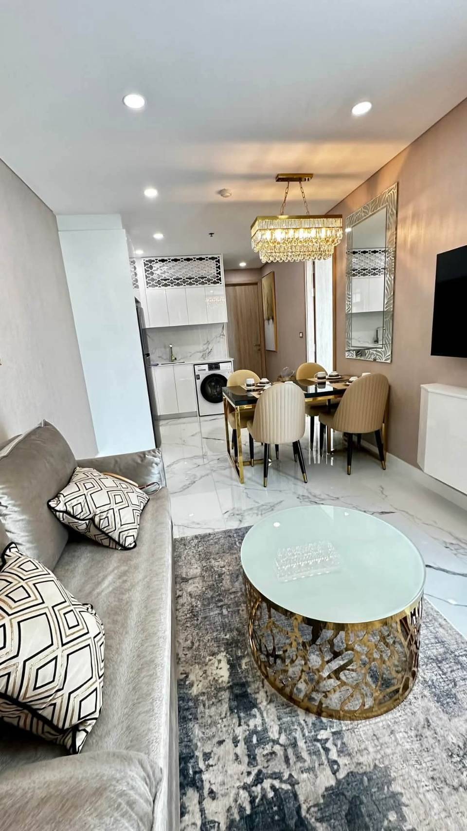 For Rent : Beautiful high-floor unit with sea view, fully furnished and ready to move in