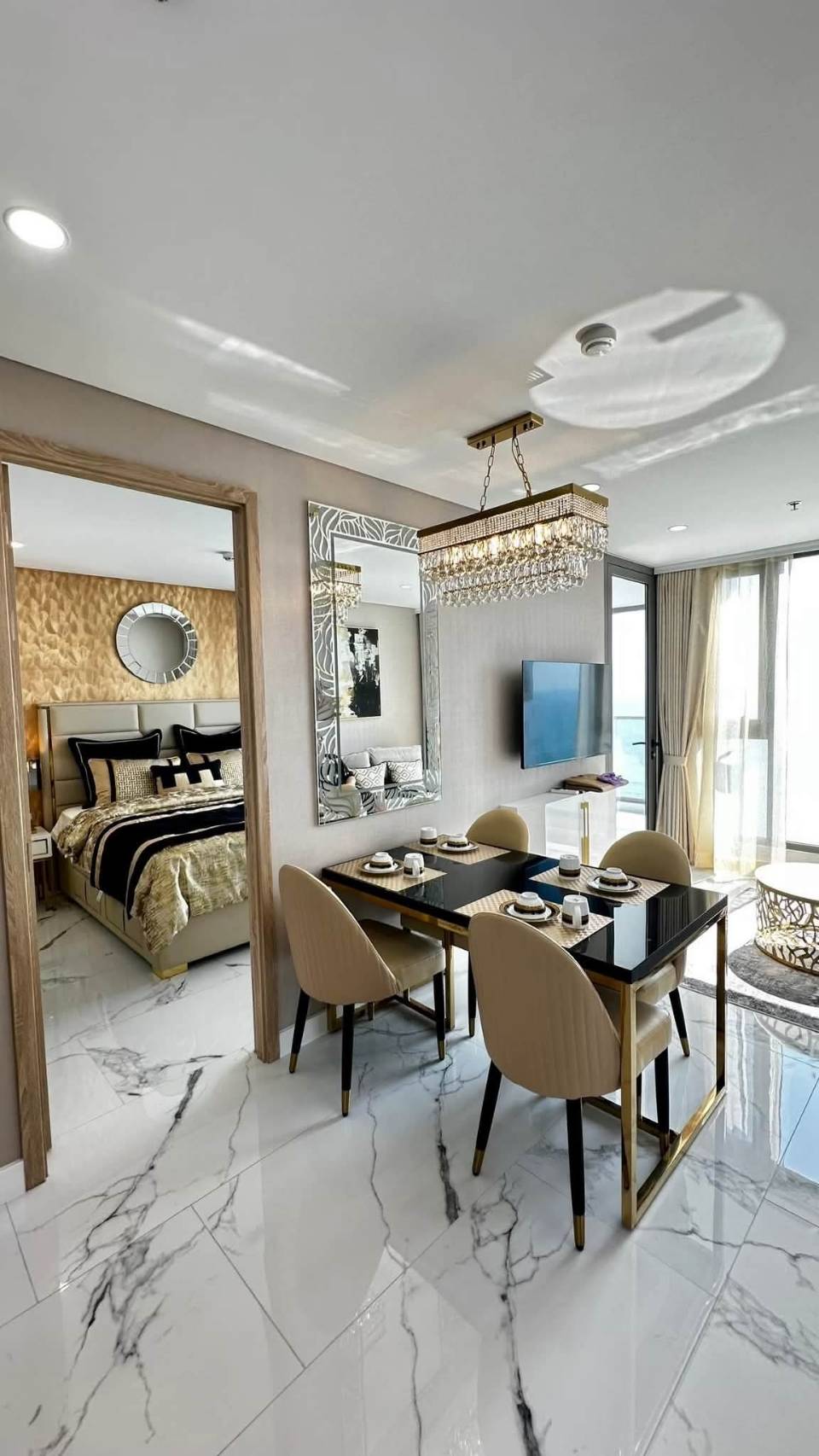 For Rent : Beautiful high-floor unit with sea view, fully furnished and ready to move in