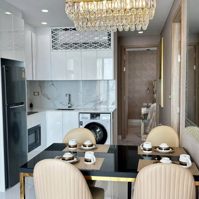 For Rent : Beautiful high-floor unit with sea view, fully furnished and ready to move in