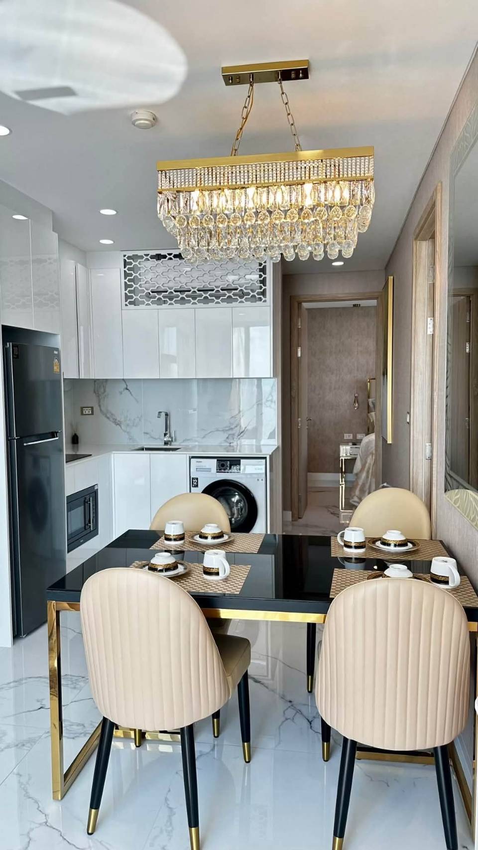For Rent : Beautiful high-floor unit with sea view, fully furnished and ready to move in