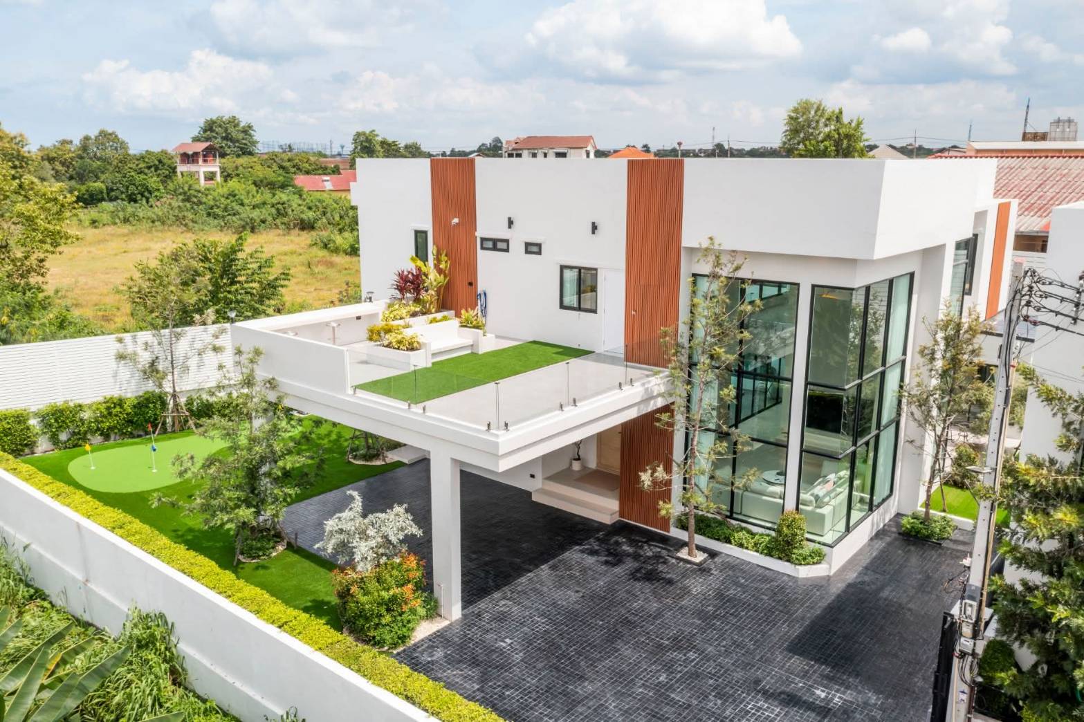 For sale : Ultra-Luxury Pool Villa | 4 Beds (En-suite) & 8 Baths, Huge Space (612 SQM.) on 152 SQW. Land