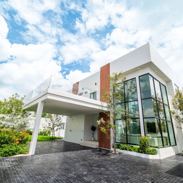 For sale : Ultra-Luxury Pool Villa | 4 Beds (En-suite) & 8 Baths, Huge Space (612 SQM.) on 152 SQW. Land