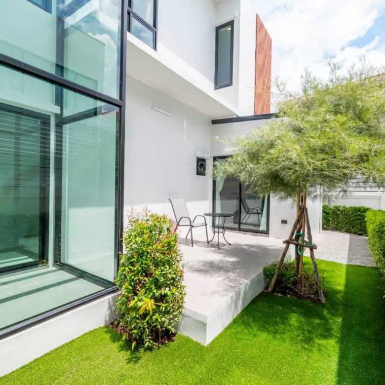 For sale : Ultra-Luxury Pool Villa | 4 Beds (En-suite) & 8 Baths, Huge Space (612 SQM.) on 152 SQW. Land