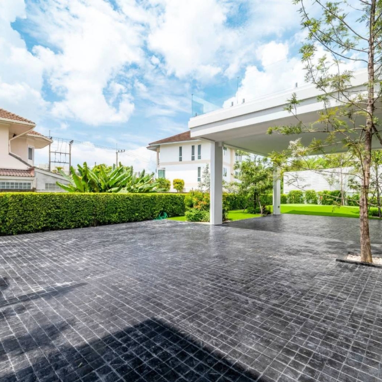For sale : Ultra-Luxury Pool Villa | 4 Beds (En-suite) & 8 Baths, Huge Space (612 SQM.) on 152 SQW. Land