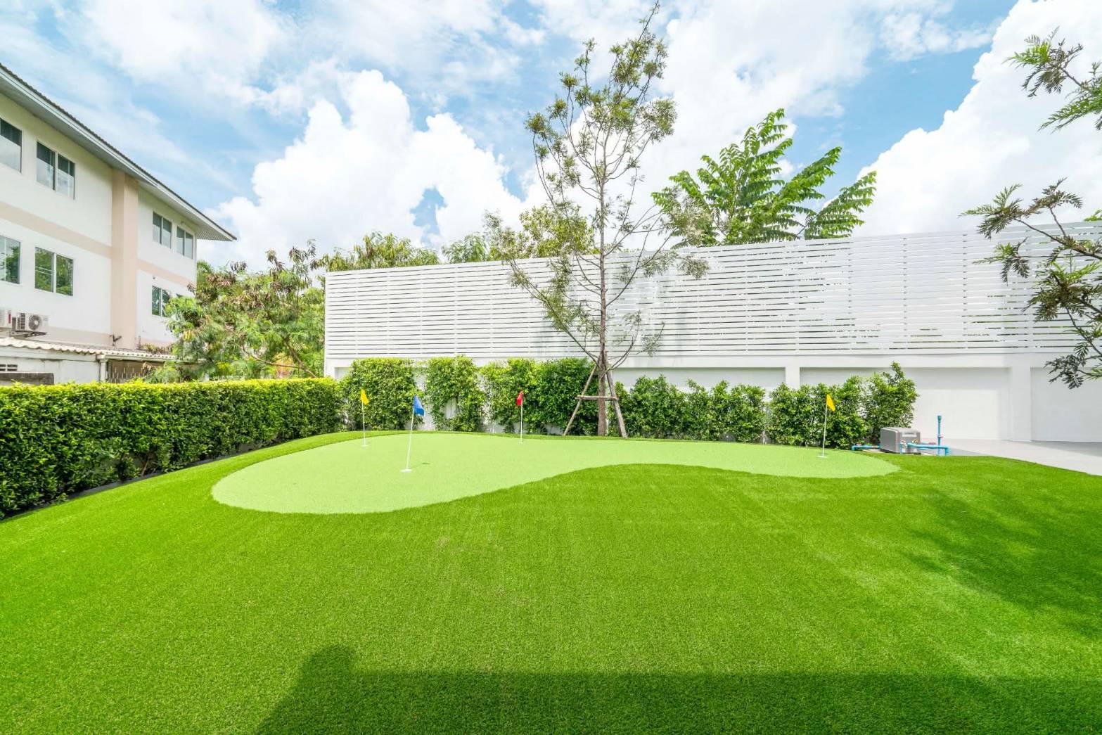 For sale : Ultra-Luxury Pool Villa | 4 Beds (En-suite) & 8 Baths, Huge Space (612 SQM.) on 152 SQW. Land