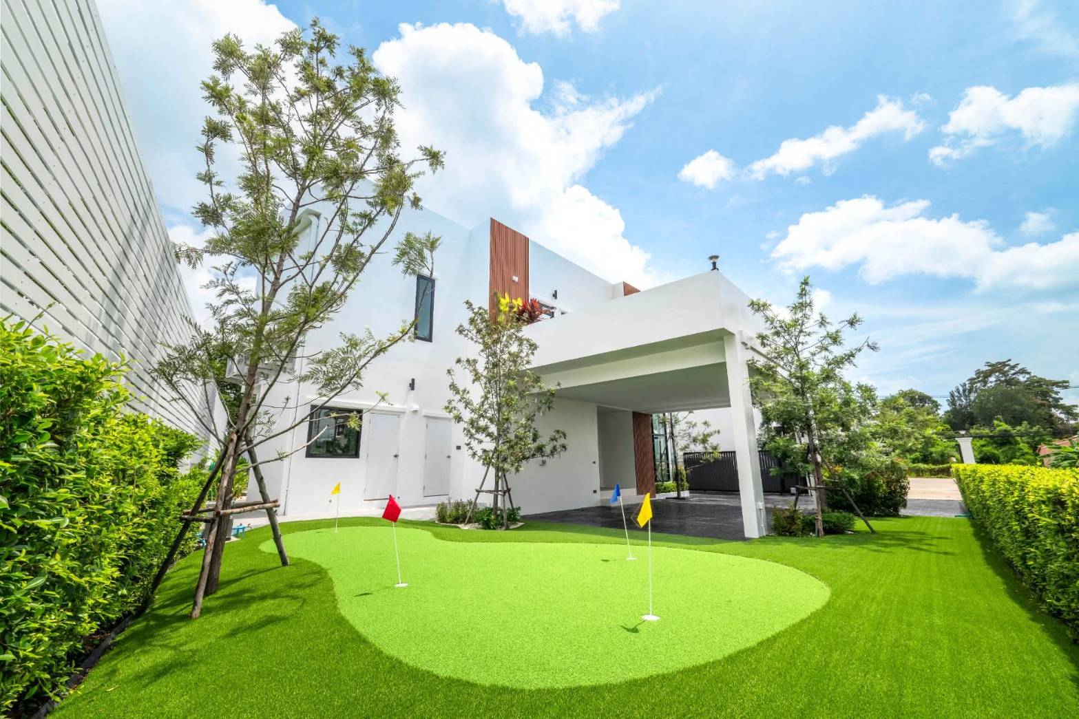 For sale : Ultra-Luxury Pool Villa | 4 Beds (En-suite) & 8 Baths, Huge Space (612 SQM.) on 152 SQW. Land