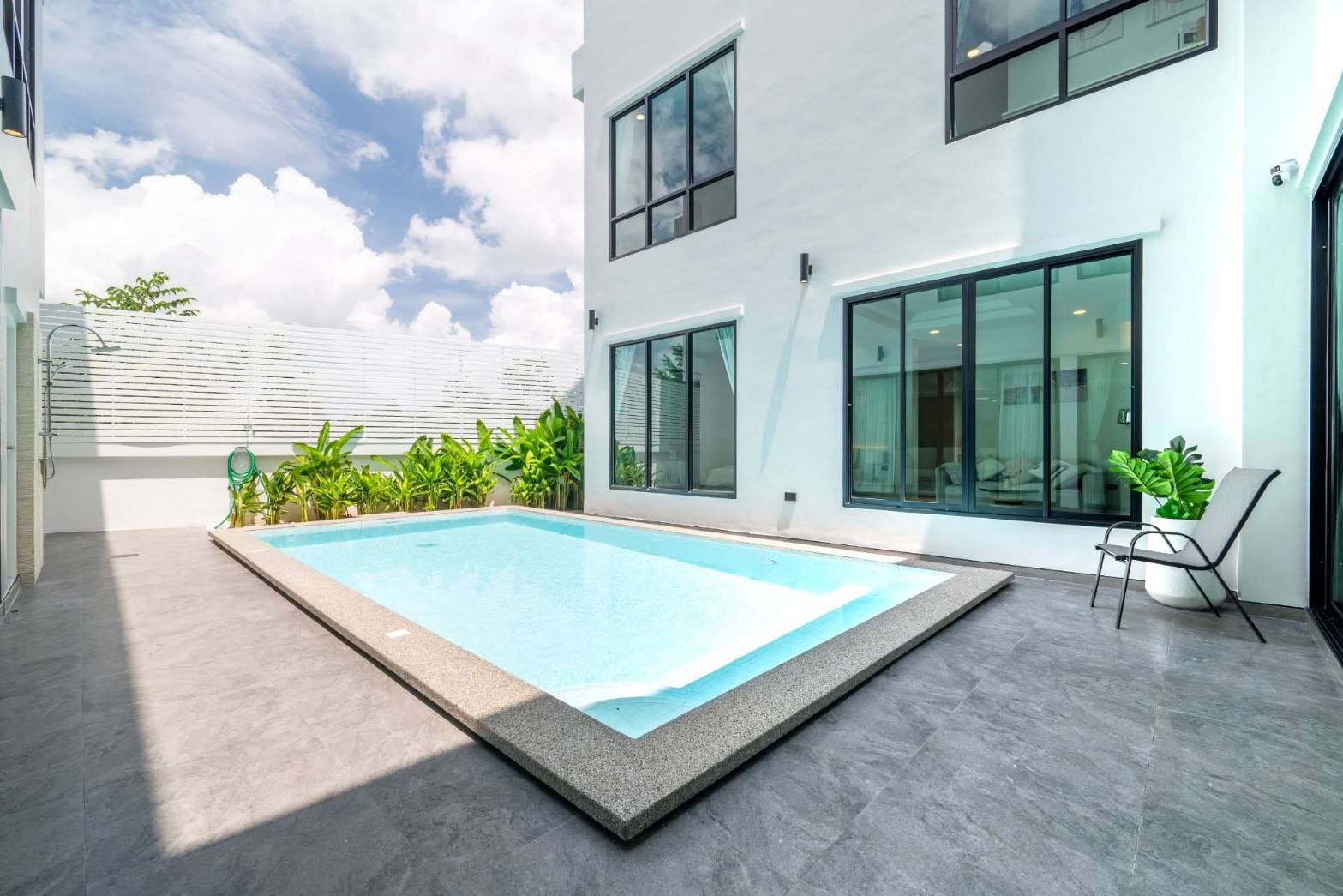 For sale : Ultra-Luxury Pool Villa | 4 Beds (En-suite) & 8 Baths, Huge Space (612 SQM.) on 152 SQW. Land