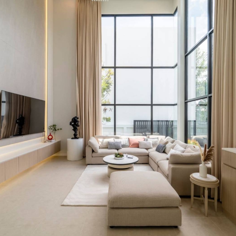 For sale : Ultra-Luxury Pool Villa | 4 Beds (En-suite) & 8 Baths, Huge Space (612 SQM.) on 152 SQW. Land