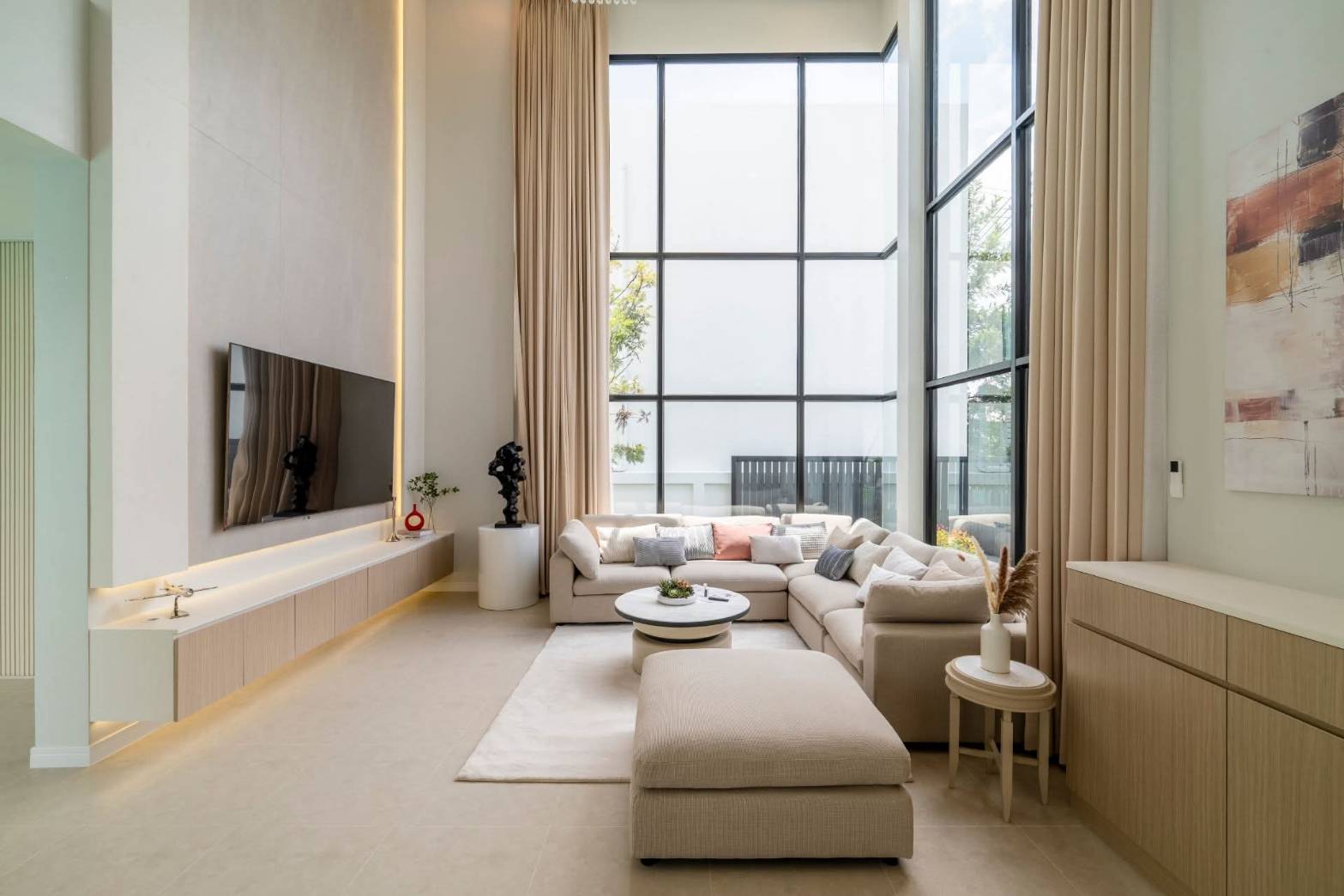 For sale : Ultra-Luxury Pool Villa | 4 Beds (En-suite) & 8 Baths, Huge Space (612 SQM.) on 152 SQW. Land